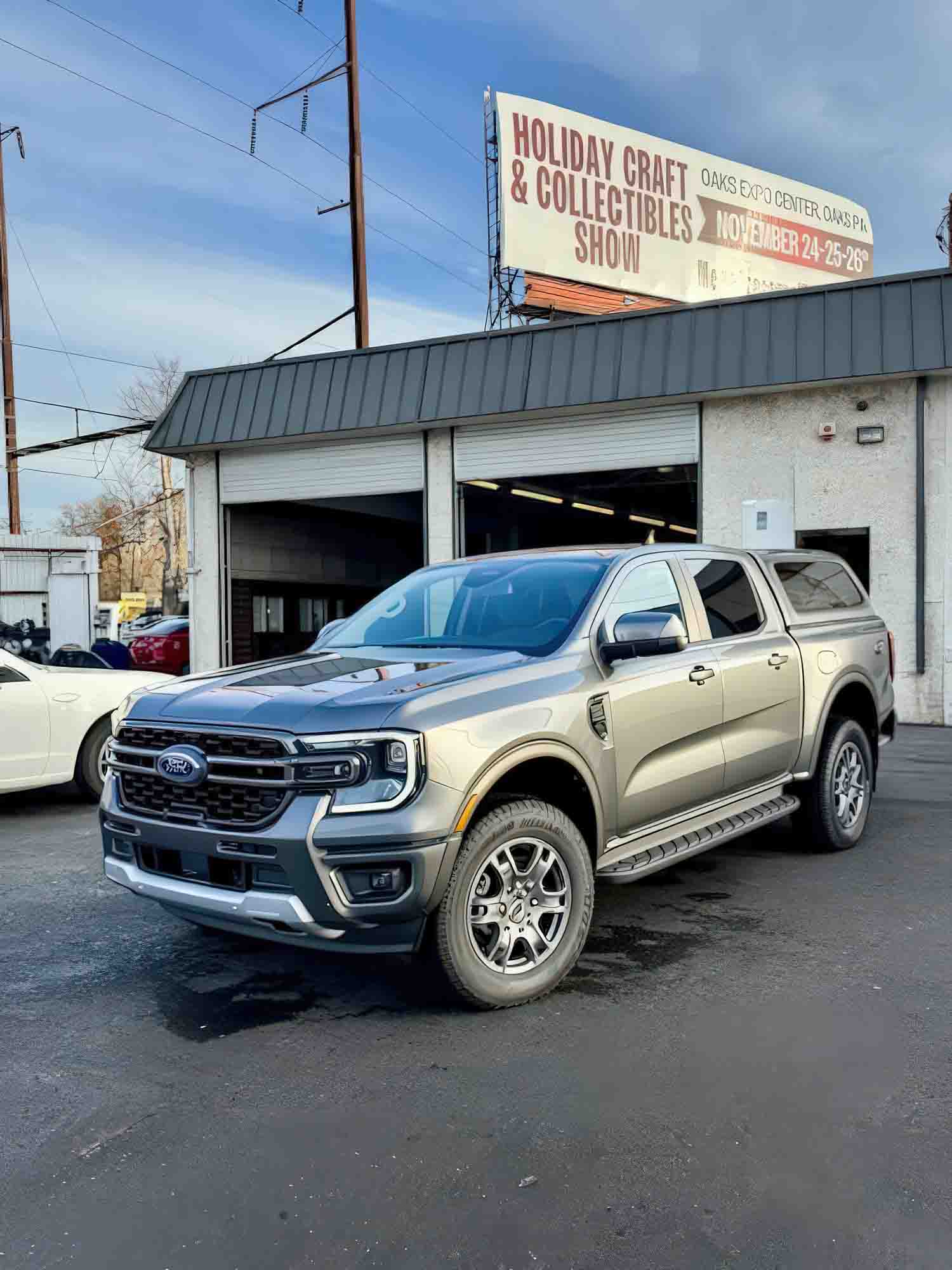 customer-with-auto-body-estimator-at-craigs-collision-center-philly-PA